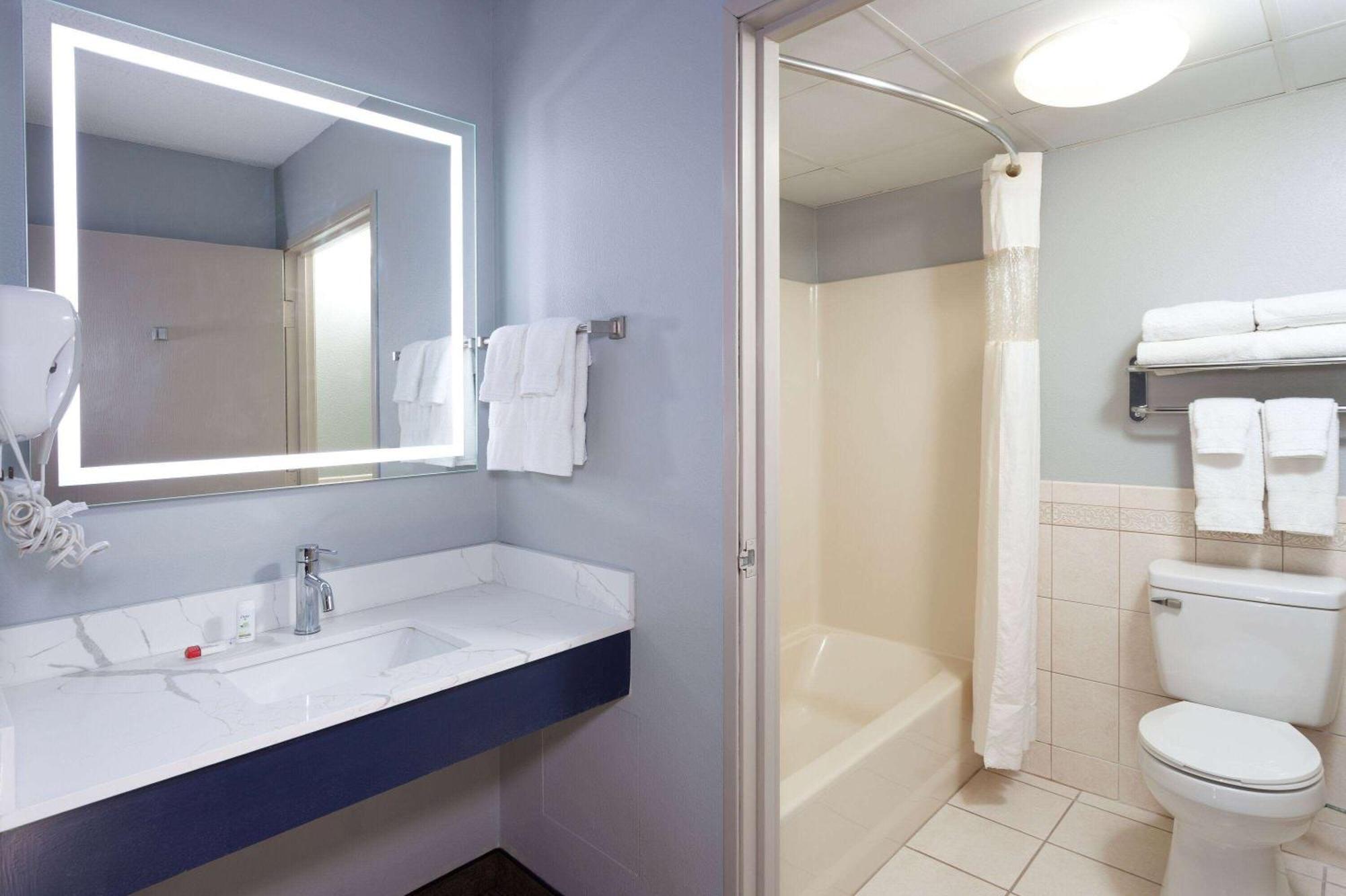 Americinn By Wyndham Peoria Eksteriør billede